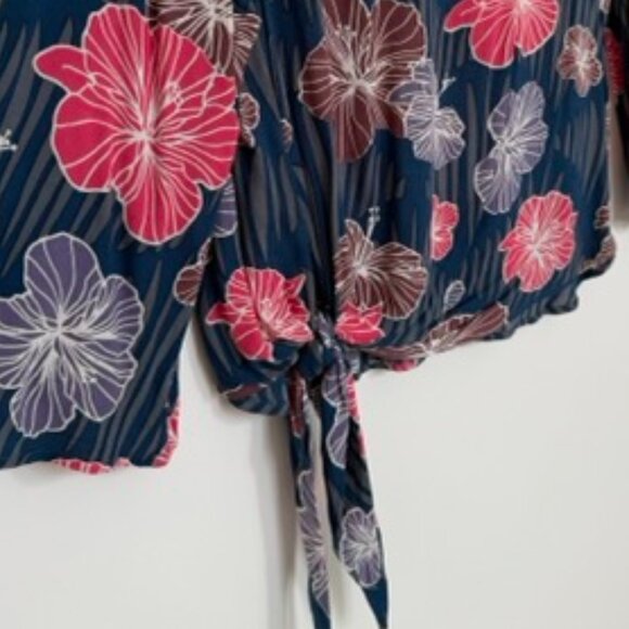 Fighting Eel Ava Sky Womens Top- Size M - Picture 4 of 4